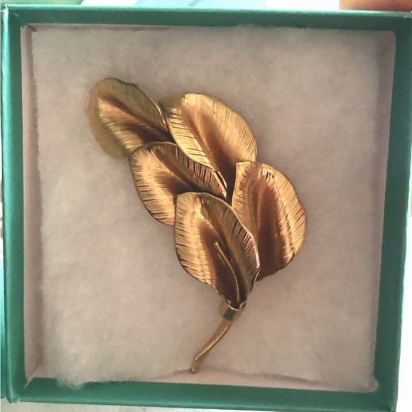 Rare and Beautiful Vintage Calla Lily Brooch. - Picture 6 of 6
